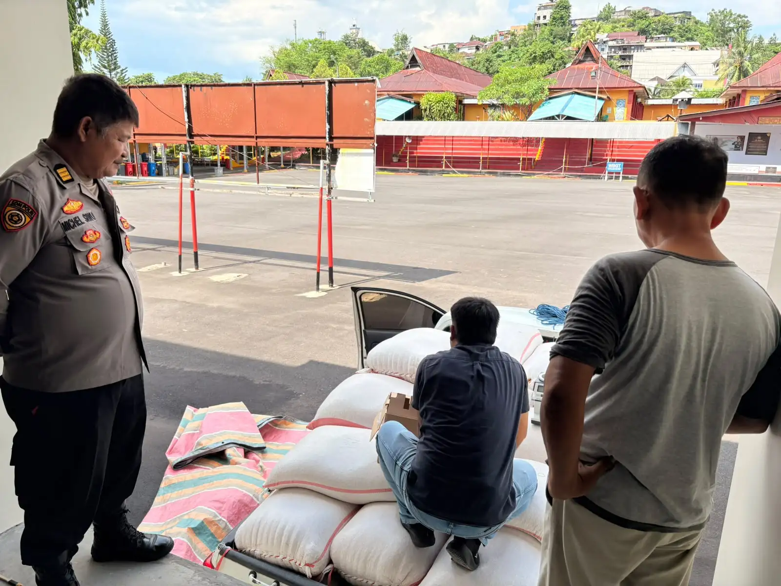 Dukung Program Ketahanan Pangan, Polres Minahasa Salurkan Hasil Panen Jagung Petani ke Gudang Pangan Polda Sulut